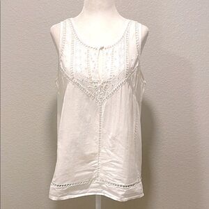 Paige White Sleeveless Embroidered Top  with 
Keyhole in front small button 
M